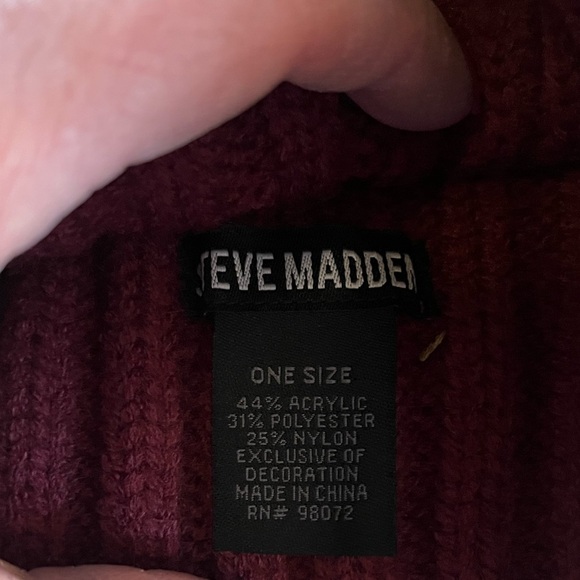 NWT Steve Madden Stylish Burgundy & Pink Flower Beanie/Toboggan O/S - Picture 5 of 8